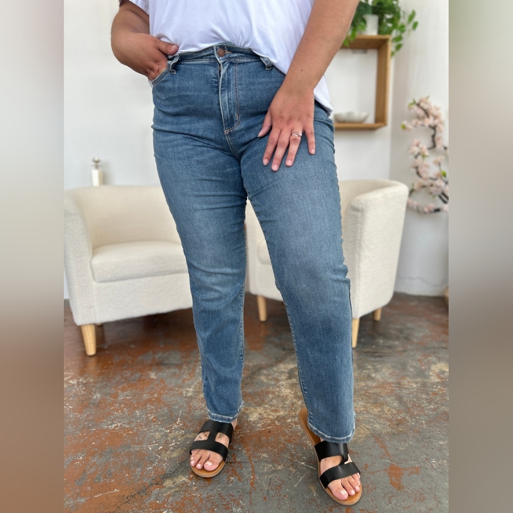 Judy Blue High Rise Classic Straight Fit Jeans No Distressing Regular Plus NEW - Picture 16 of 16
